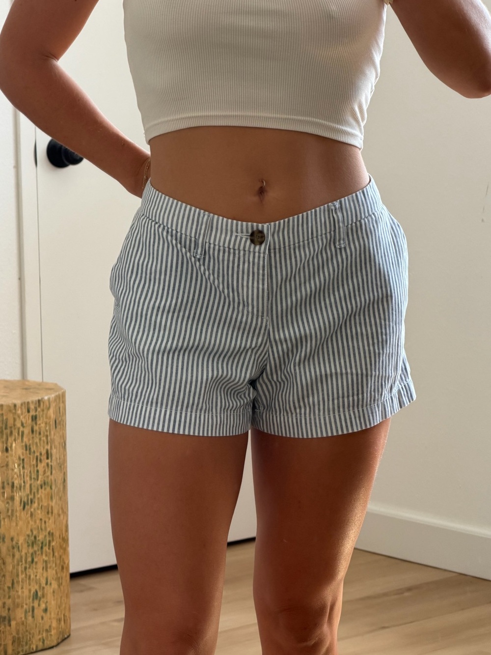 Old Navy Blue White Seersucker Stripe Shorts Size 2 Coastal Preppy